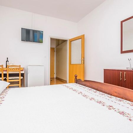 Apartment And Rooms Franka Žaborić Kültér fotó