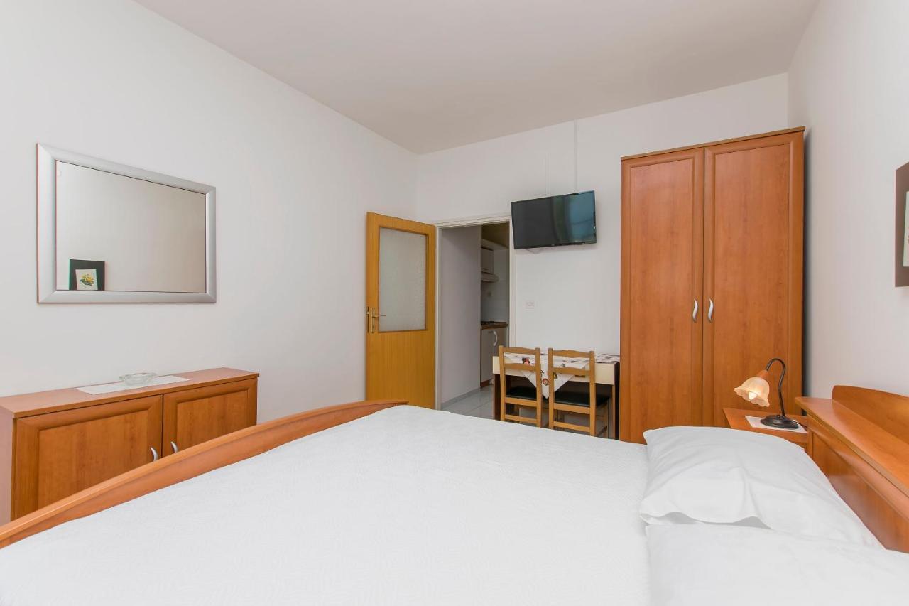 Apartment And Rooms Franka Žaborić Kültér fotó