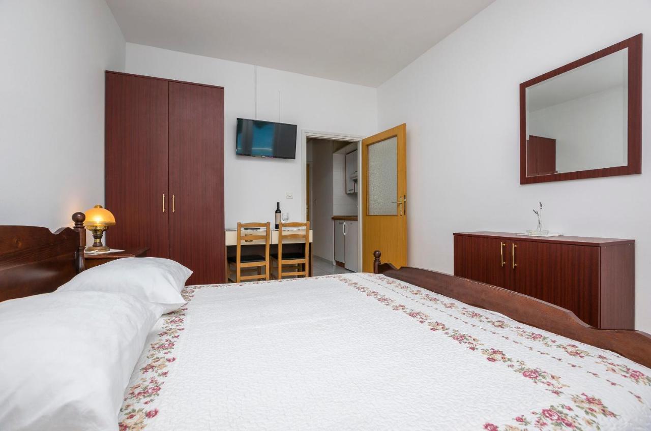 Apartment And Rooms Franka Žaborić Kültér fotó
